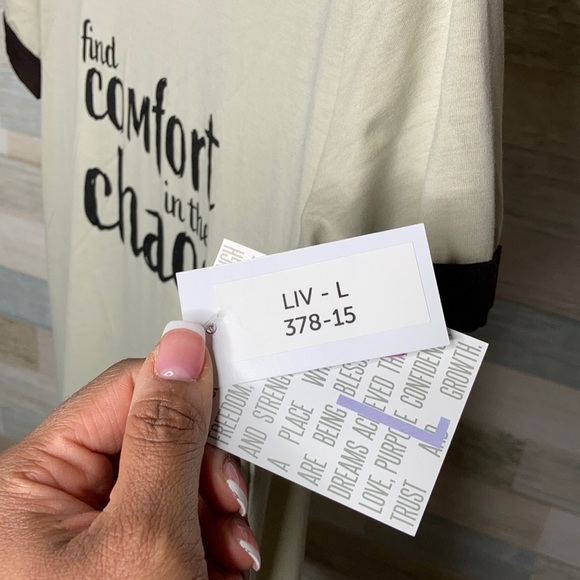 LuLaRoe Liv top - Picture 2 of 3